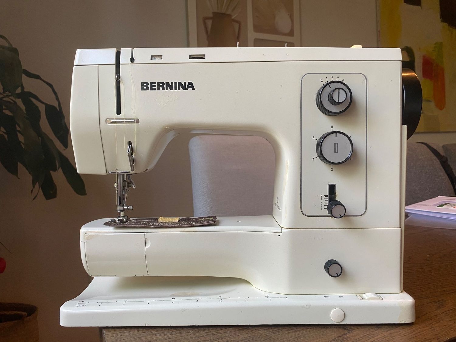 Nähmaschine Bernina 831, mit 7 Stichprogrammen, ab Service, Gratis-Versand, 6 Monate Garantie. Nähmaschine Bernina 831, mit 7 Stichprogrammen, ab Service, Gratis-Versand, 6 Monate Garantie.