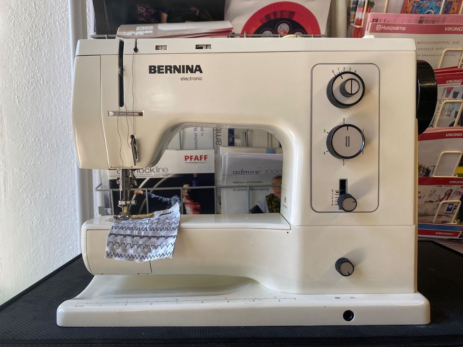 Nähmaschine Bernina 831, mit 7 Stichprogrammen, ab Service, Gratis-Versand, 6 Monate Garantie.