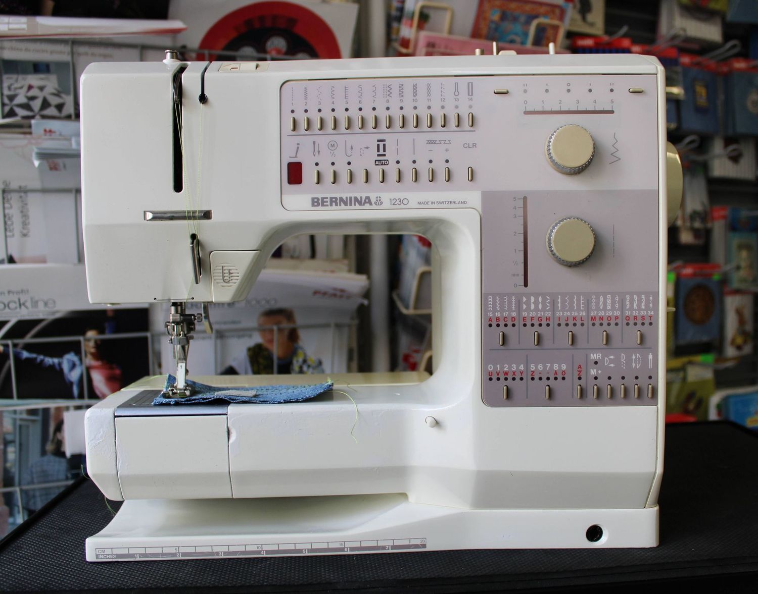 Nähmaschine Bernina 1230, mit vielen Stichprogrammen, Gratis-Versand, 6 Monate Garantie.