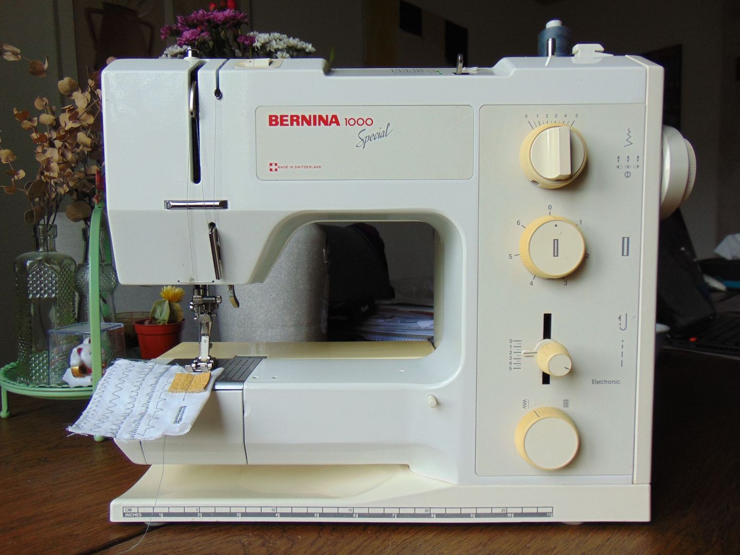 Nähmaschine Bernina 1000 Special, ab Service, 6 Monate Garantie, Gratis-Versand, Schweizer Qualität.