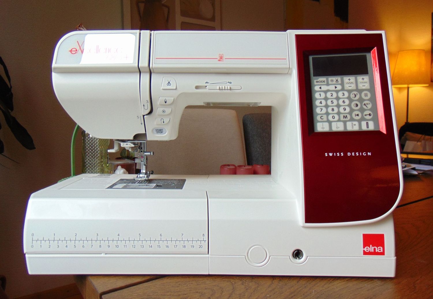 Nähmaschine Elna eXcellence 680 + neu, mit Gratis-Versand