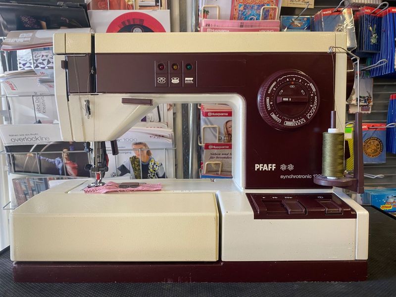 Nähmaschine PFAFF 1229 synchrotronic, mit IDT, ab Service, mit Gratis-Versand