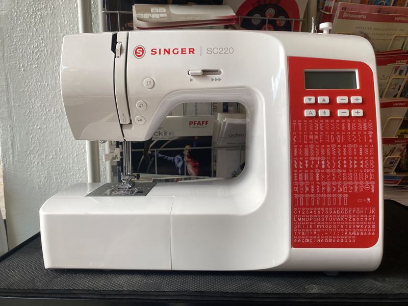 Nähmaschine Singer SC220, neu, mit Gratis-Versand und 2 Jahren Garantie.