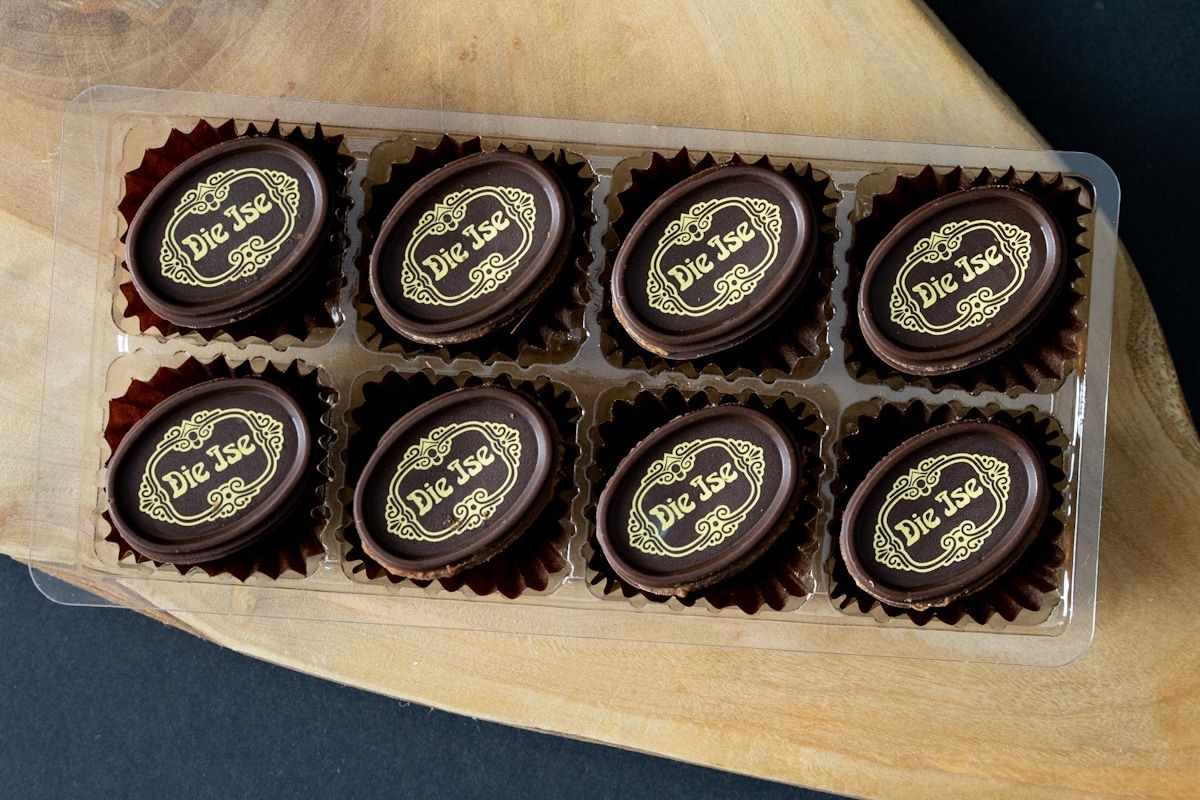 Zartbitter-Trüffel mit Malt Whisky – 8 Stück – Chocolaterie Die Ise Hamburg