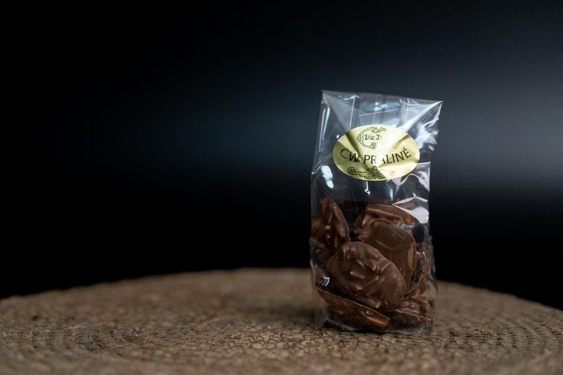 Mandelsplitter in Vollmilchschokolade – Chocolaterie Die Ise Hamburg