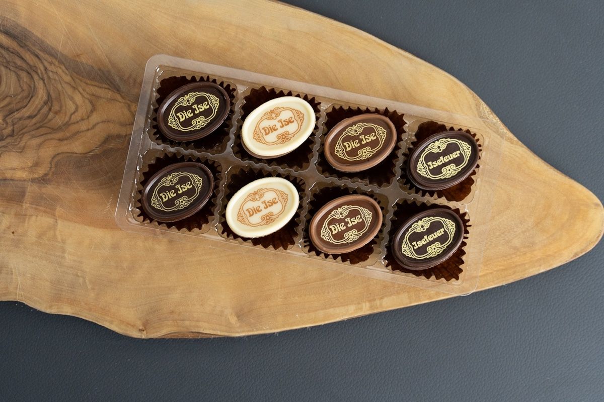 Pralinen gemischt mit Alkohol – 8 Stück – Chocolaterie Die Ise Hamburg