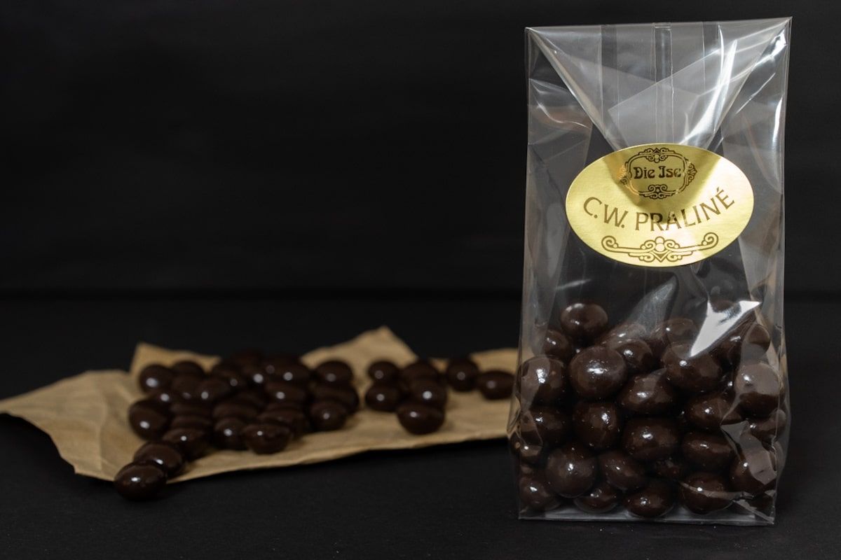 Kaffeebohnen-Pralinen in Edelbitterschokolade – Chocolaterie Die Ise Hamburg