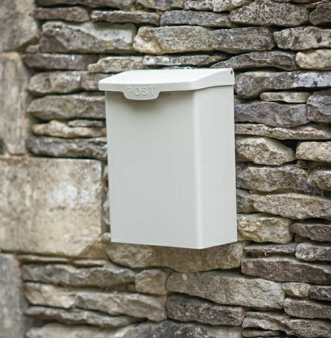 SHIPTON POST BOX - CLAY