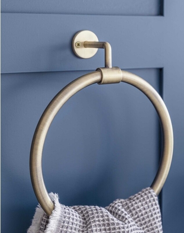 NOVELLO TOWEL RING