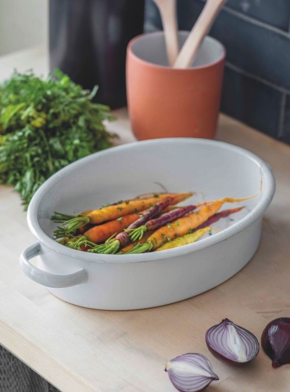OVAL ENAMEL ROASTING DISH