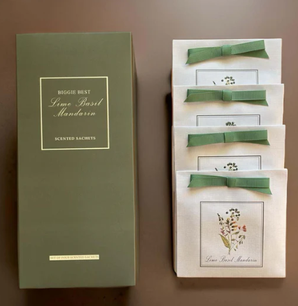 BOX OF 4 SCENTED SACHETS IN LIME BASIL AND MANDARIN