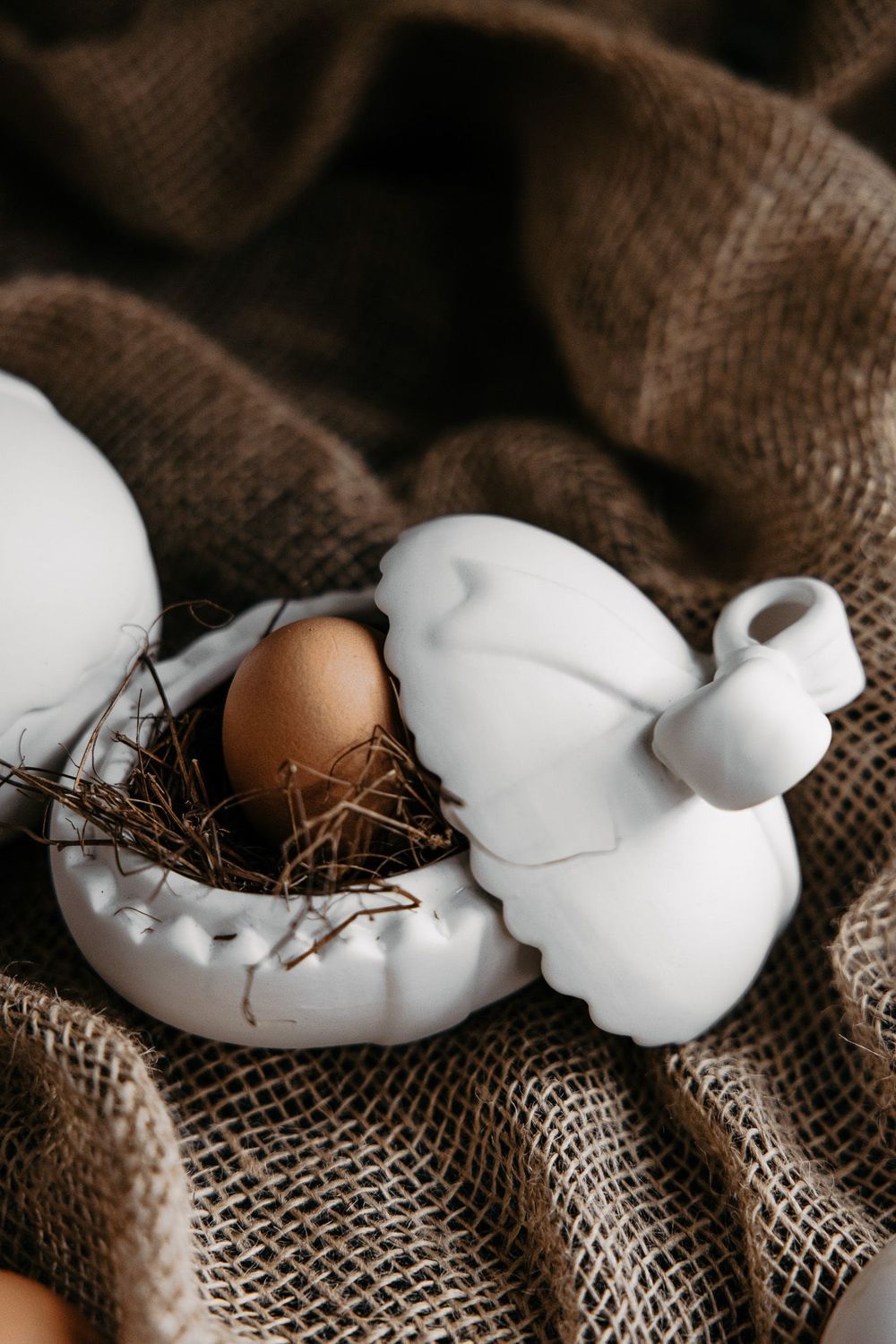 CERAMIC 2 PART DECORATIVE EGG WITH BOW