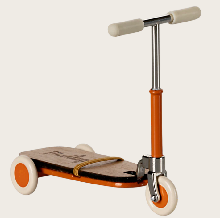 MOUSE KICK BOARD SCOOTER IN ORANGE