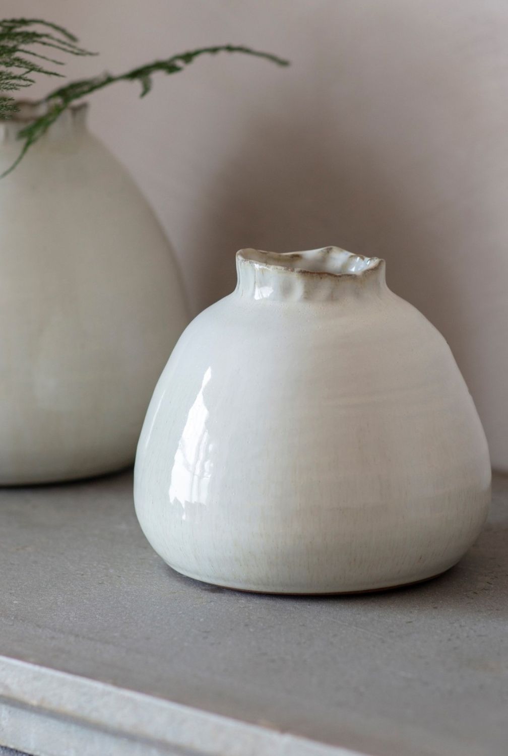 FARNHAM VASE WITH RIDGED RIM