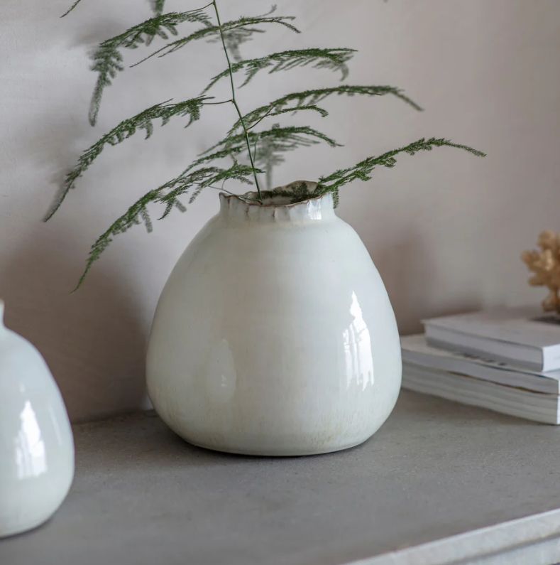 BLYTHDALE VASE WITH RIDGED RIM IN LARGE