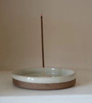 INCENSE HOLDER WITH NAG CHAMPA STICKS INCENSE HOLDER WITH NAG CHAMPA STICKS