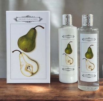 BATH GIFT SET IN PEAR AND LEMON