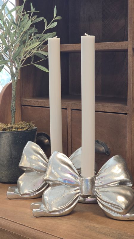 SILVER BOW DINNER CANDLE HOLDER