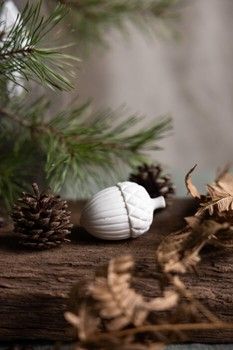 MATT CERAMIC WHITE ACORN SMALL