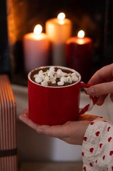 RED AND WHITE CHRISTMAS MUG