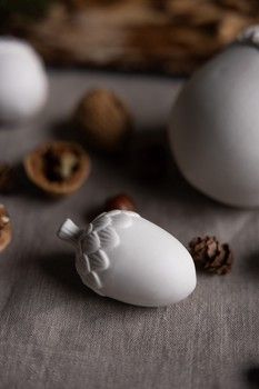 MATT CERAMIC WHITE ACORN MEDIUM