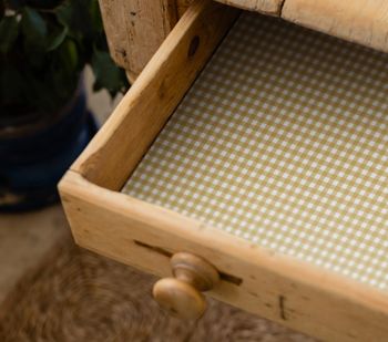 SANDALWOOD SCENTED DRAWER LINERS IN BARLEY GINGHAM