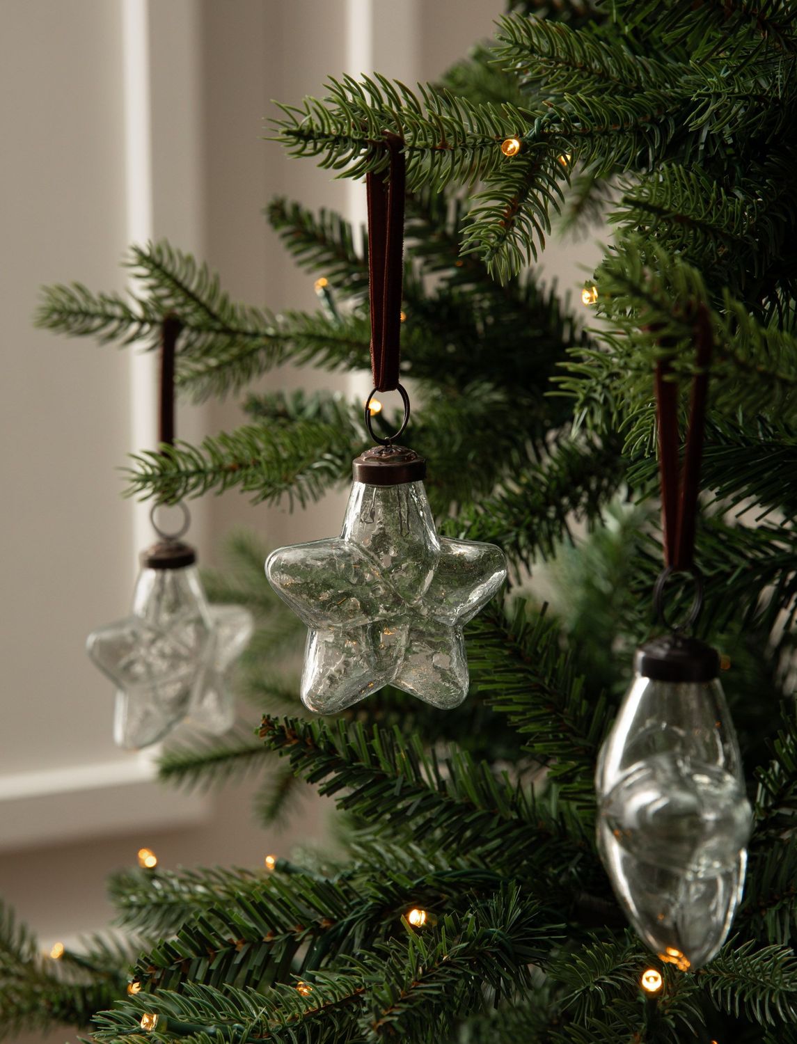 LUXLEY GLASS STAR BAUBLES IN A SET OF 3 LUXLEY GLASS STAR BAUBLES IN A SET OF 3