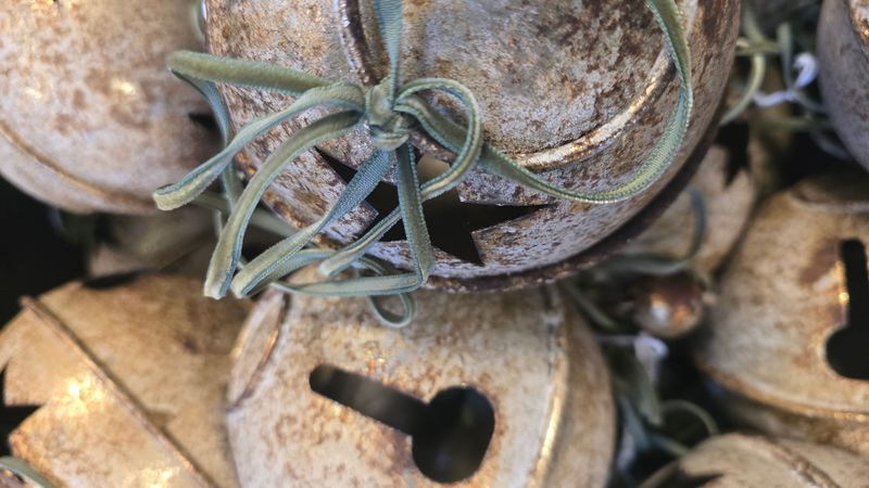 RUSTIC GOLD BELL WITH GREEN VELVET BOW