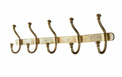 SHELVES, HOOKS & HANDLES