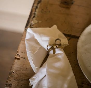 ANTIQUE BRASS BOW NAPKIN RING