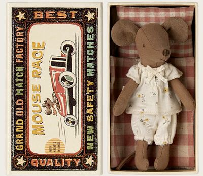 BIG SISTER MOUSE IN A MATCHBOX WITH MAGNETIC HANDS