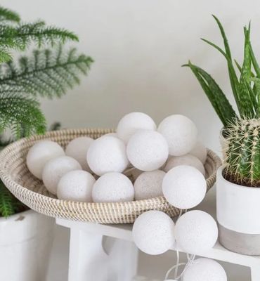 WHITE COTTON BALL LIGHTS - 20 BALLS WHITE COTTON BALL LIGHTS - 20 BALLS