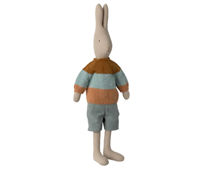 RABBIT SIZE 5 IN SWEATER AND SHORTS RABBIT SIZE 5 IN SWEATER AND SHORTS