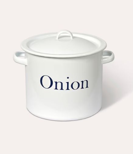 ENAMEL ONION STORAGE IN WHITE