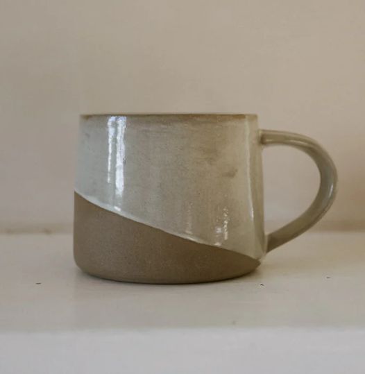 SLANTED GLAZE MUG IN MILK WHITE SLANTED GLAZE MUG IN MILK WHITE