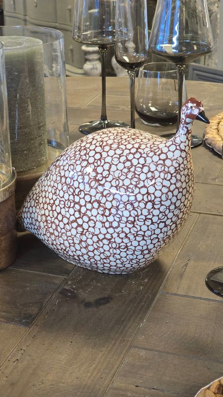 MEDIUM BORDEAUX SPOTTED WHITE GUINEA FOWL