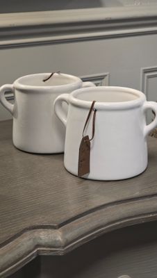 WHITE CERAMIC POT WITH TAG SMALL