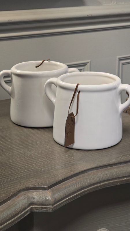 WHITE CERAMIC POT WITH TAG SMALL