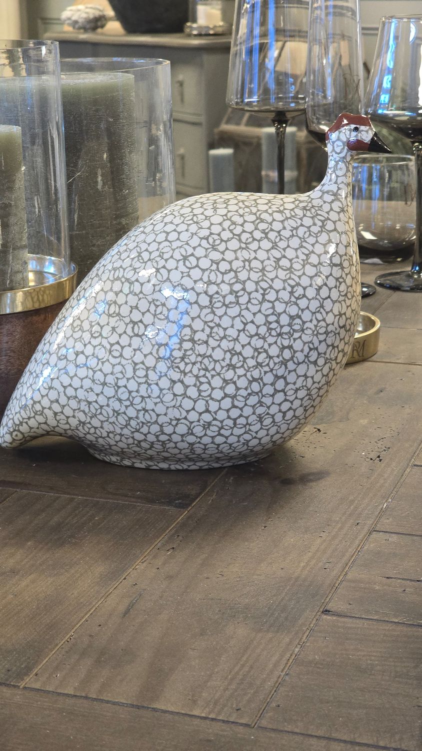 MEDIUM PEAT ON WHITE SPOTTED GUINEA FOWL