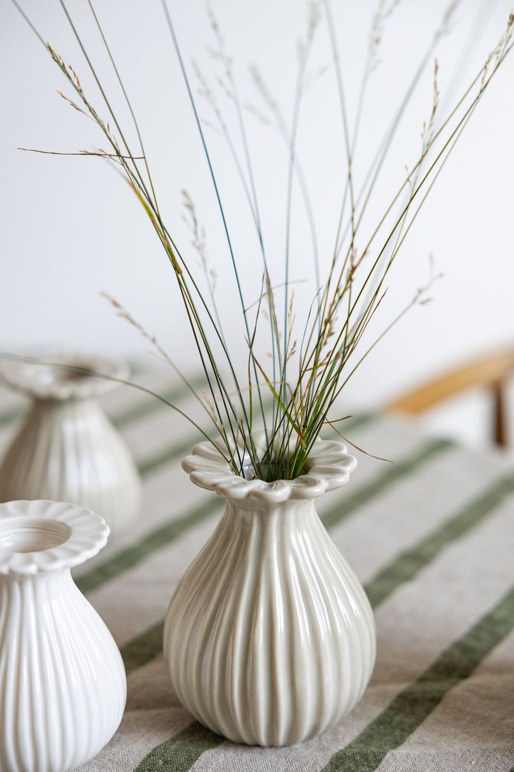 RIBBED BEIGE POPPY VASE IN LARGE