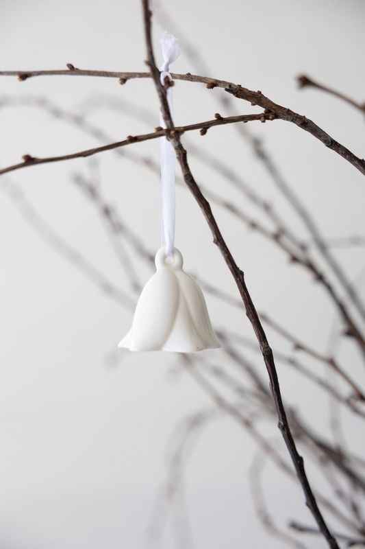 GLAZED CERAMIC HANGING FLOWER IN WHITE