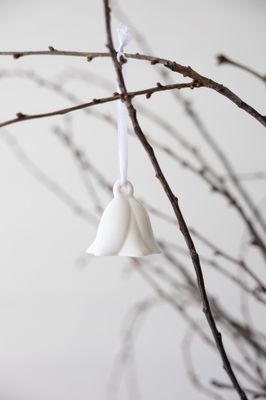 GLAZED CERAMIC HANGING FLOWER IN WHITE
