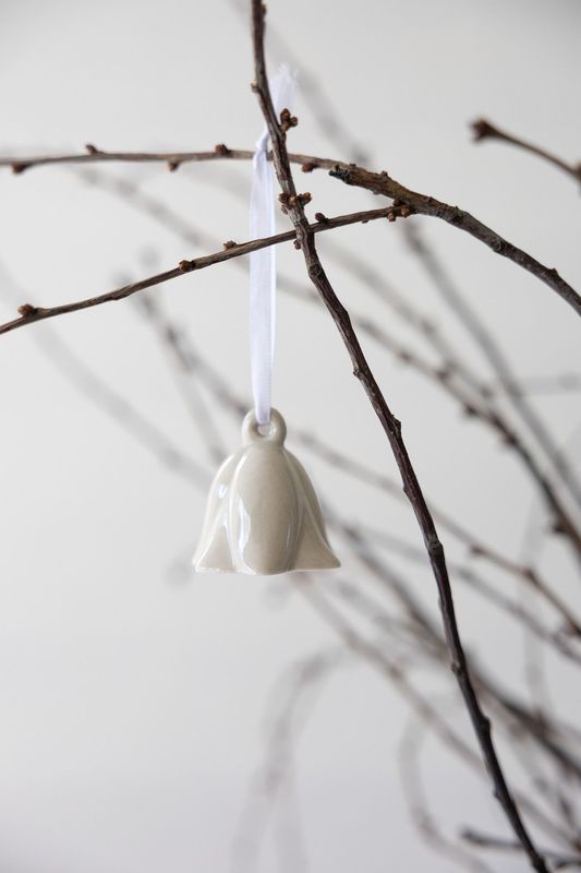 GLAZED CERAMIC HANGING FLOWER IN BEIGE