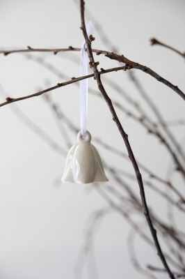 GLAZED CERAMIC HANGING FLOWER IN BEIGE