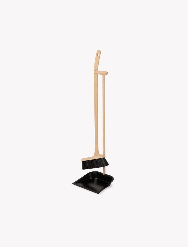 LONG HANDLE BEECH DUSTPAN & BRUSH