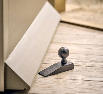 CROPTHORNE CAST IRON DOOR WEDGE