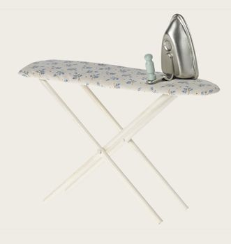 MINI IRON AND IRONING BOARD