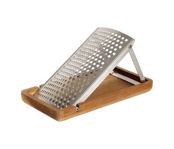 FOOD GRATER WITH A WOODEN BASE