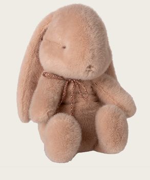 SMALL PLUSH BUNNY IN POWDER PINK