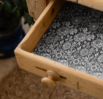 SANDALWOOD SCENTED DRAWER LINERS IN BLACK WILLIAM MORRIS DESIGN